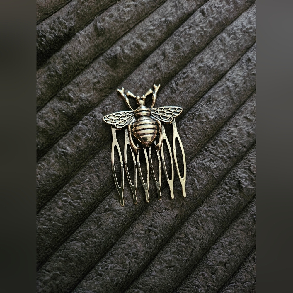 Brass Bee Hair Comb | Vintage-Inspired Insect Hair Accessory |